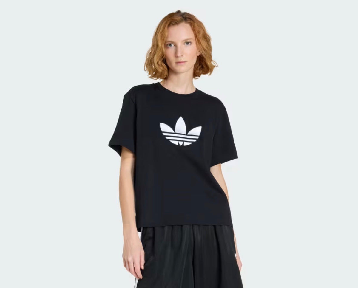 Adidas t-shirt logo